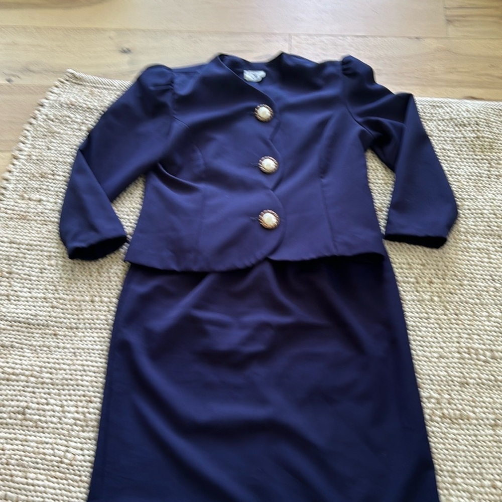 CB New York vintage 1980’s Navy Blue Suit. Size 14P